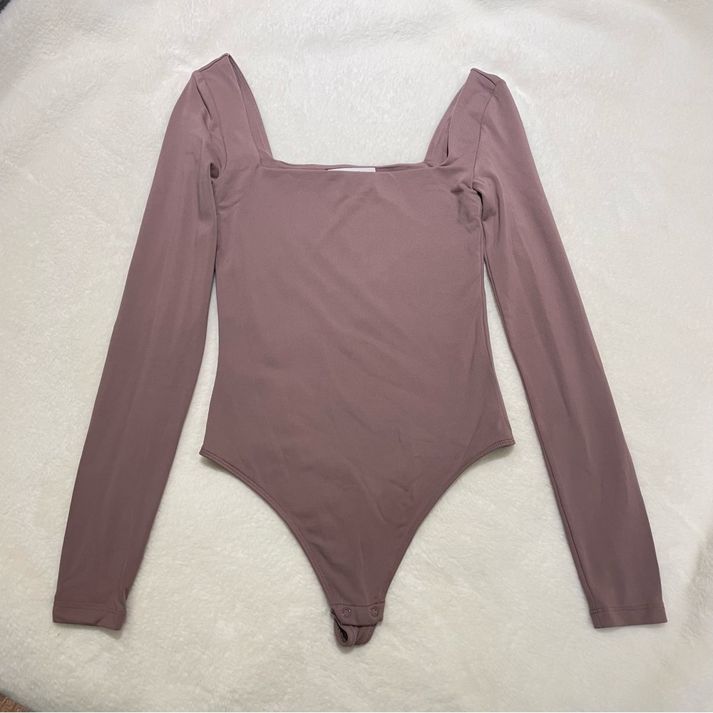 Babaton Longsleeve Contour Squareneck Bodysuit